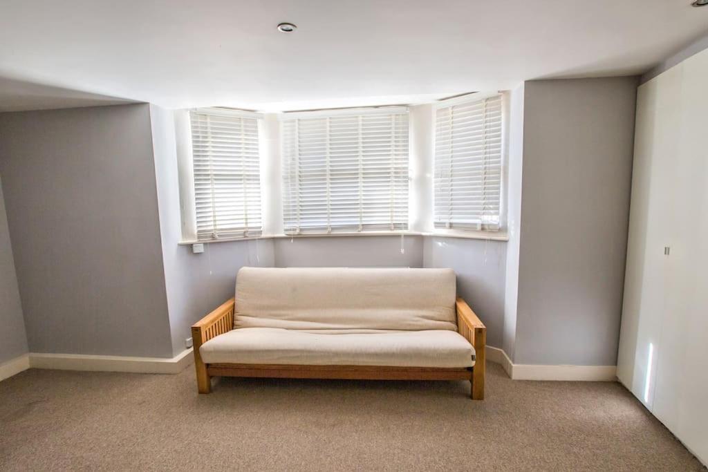Charming Apartment In Deal Near The Beach & Town Eksteriør bilde